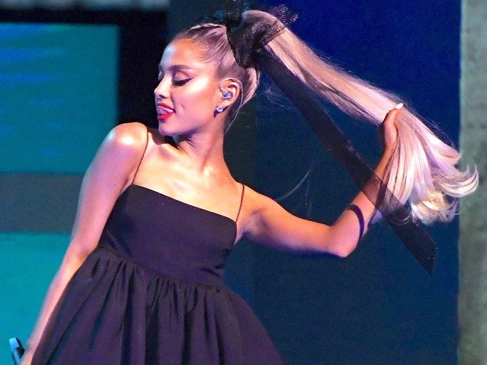 ariana grande yanking on her high ponytail to mae the grande yankee